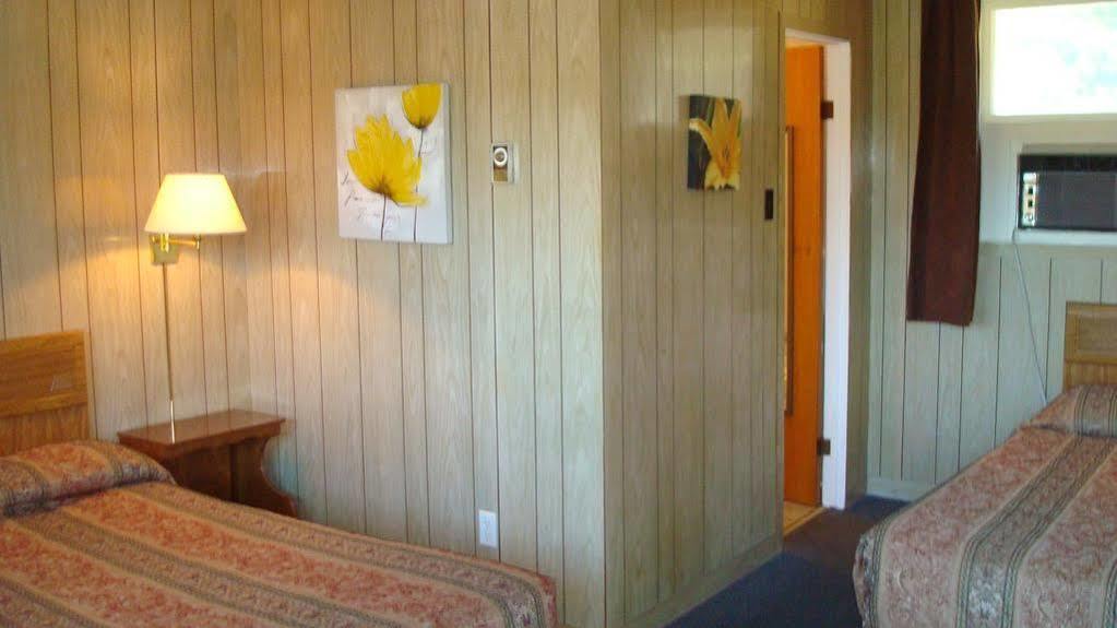 Mountain View Motel Barrys Bay Exterior foto